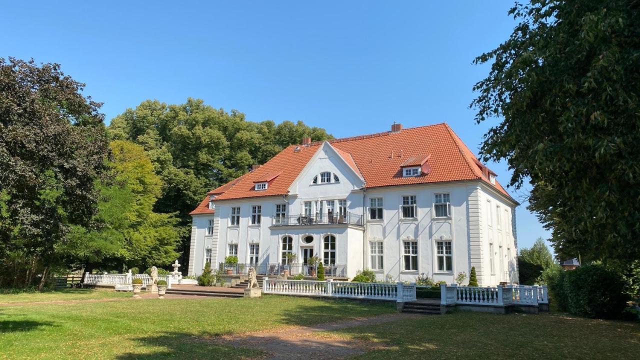 Schloss Badow Exterior foto
